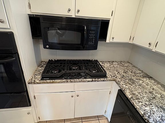 5th image of 5027 N Woodland Ave