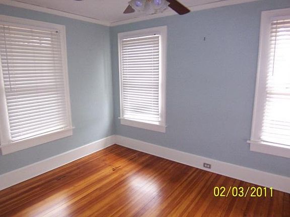 5th image of 224 1/2 9th Ave NE
