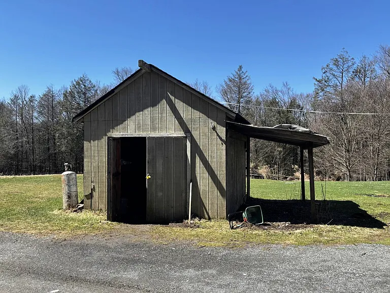 499 Tanzman Rd — Photo 17