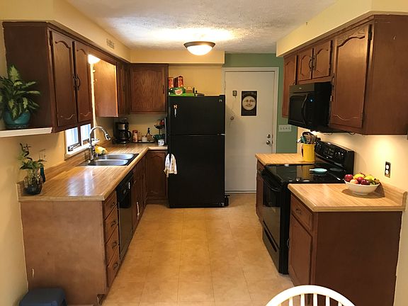 5th image of 19 Cloverwood Dr