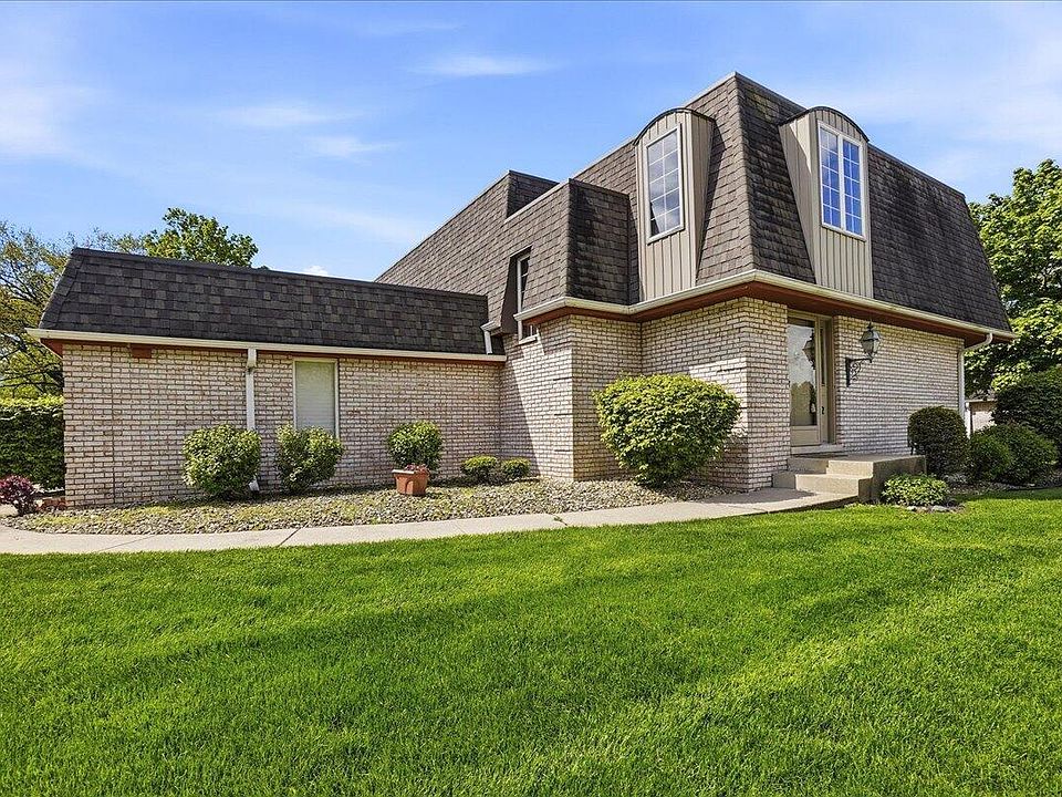 1st image of 2 Woodhollow Dr