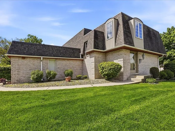 2 Woodhollow Dr, Schererville, IN 46375