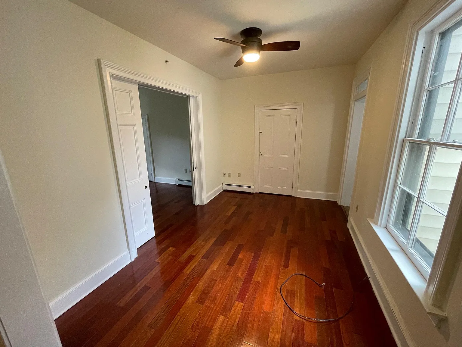 1 bed, 900 sqft, $1,150 — Photo 3