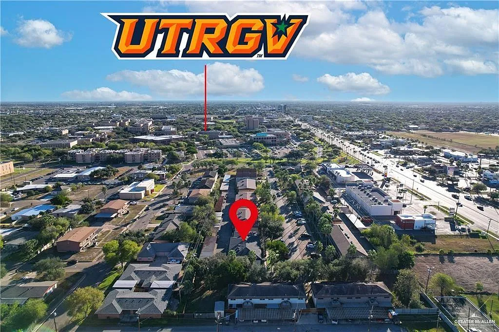Photo 2 of 15 - 1701 W McIntyre St #5 - Edinburg, TX Building Photo - 1701 W McIntyre St #5
