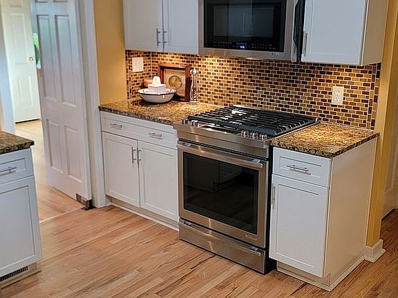 4th image of 2708 Oak Hill Dr