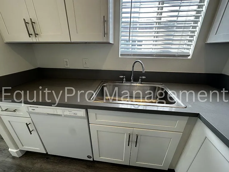 5583 California Ave — Photo 15