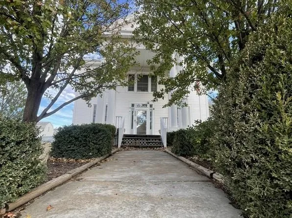 509 E 7th St, Russell, KS 67665