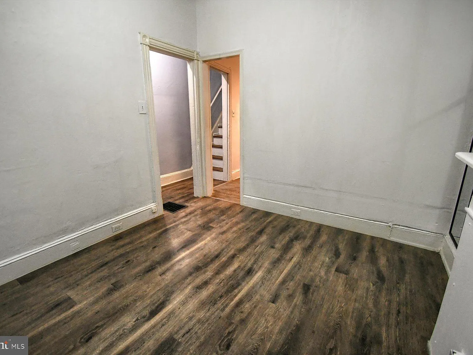 2 bed, 1.5 bath, 868 sqft, $1,300 — Photo 4
