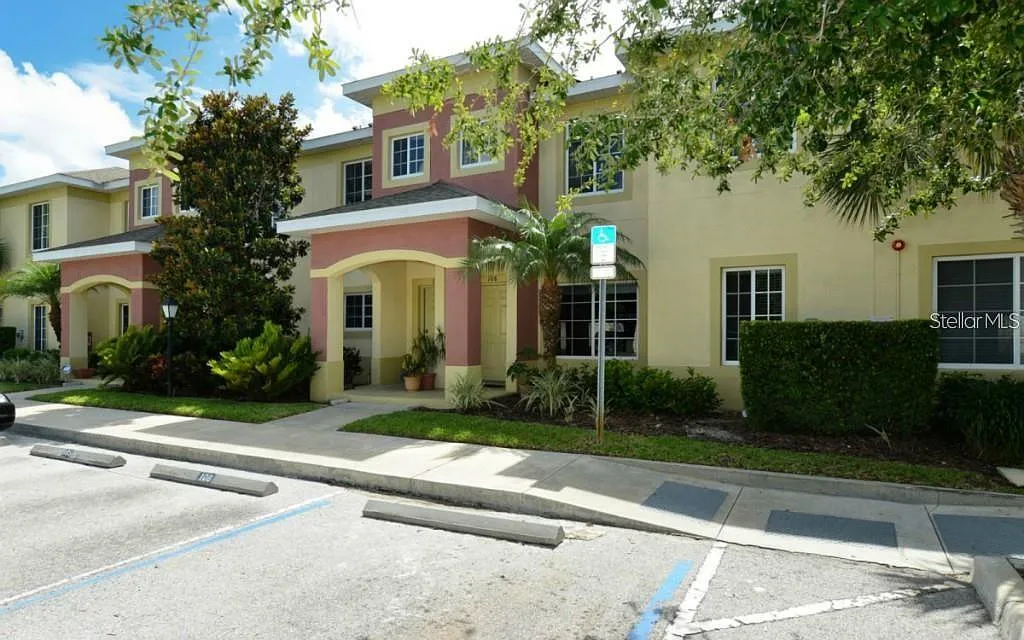 2 bed, 2.5 bath, 1429 sqft, $1,800 — Photo 2