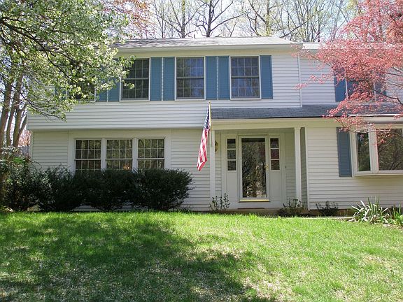 Bay Hills Neighborhood