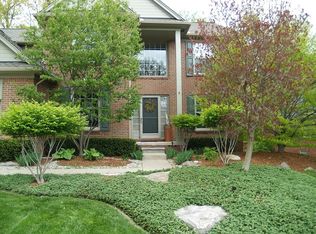 551 Misty Brook Ln, Rochester Hills, MI 48307