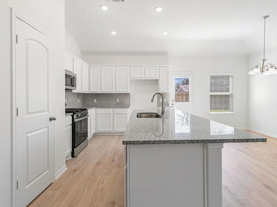 1st image of 249 Edgewater Dr