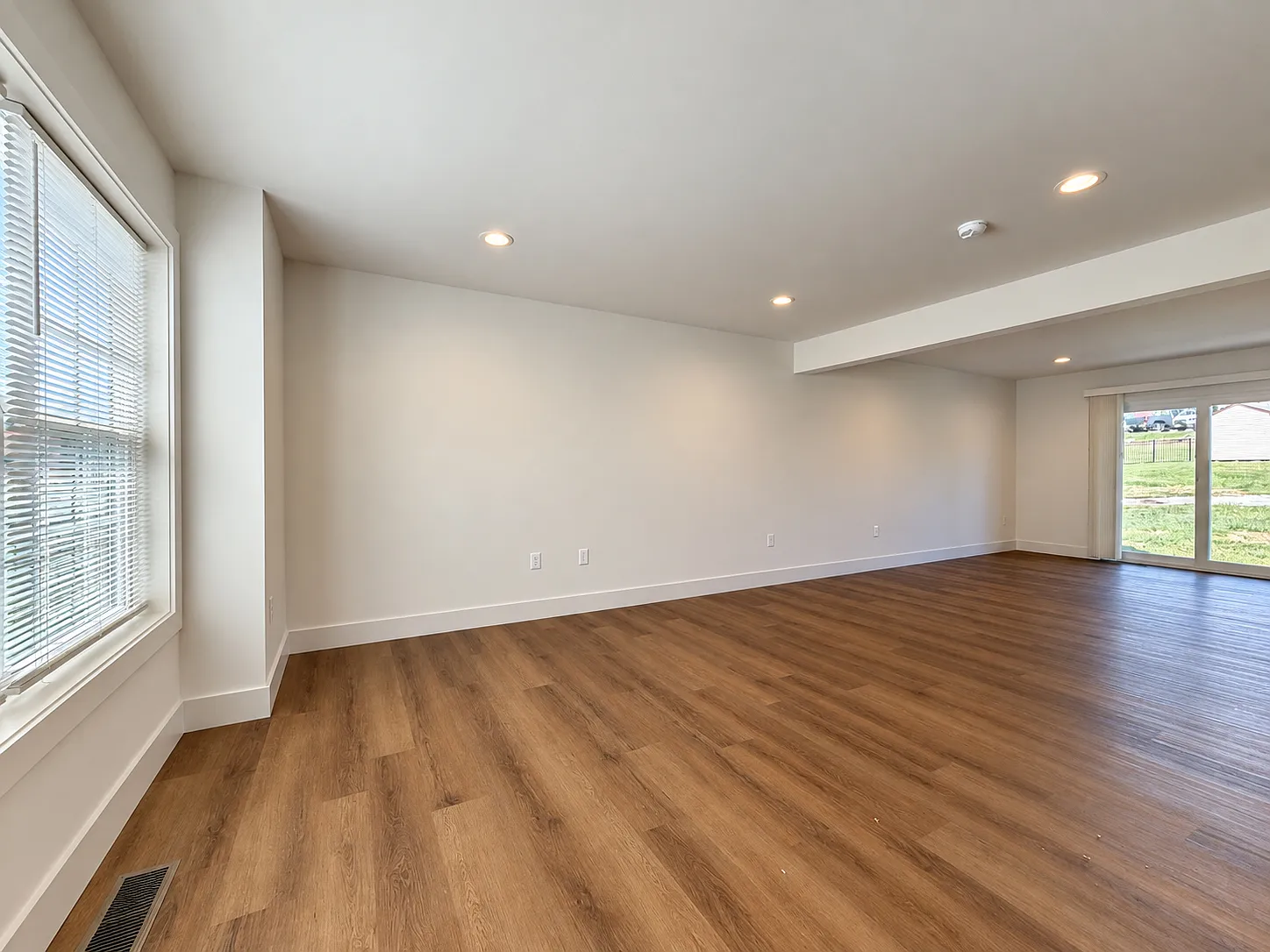 3 bed, 2.5 bath, 1380 sqft, $1,950 — Photo 3