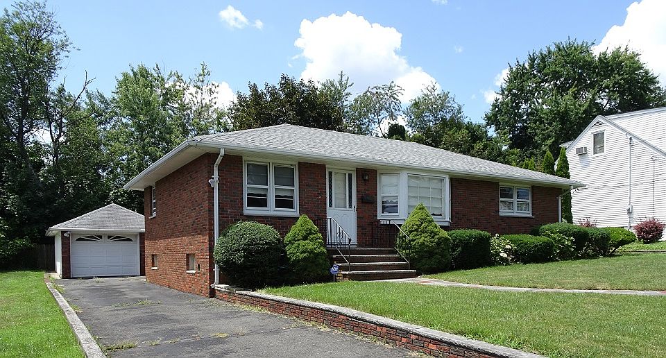 1st image of 23 Lawrence Ct