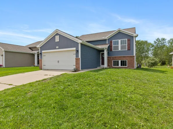 6605 Moss Lake Dr, Hudsonville, MI 49426
