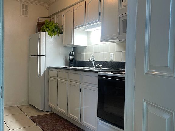 4th image of 1113 9th Ave N #2