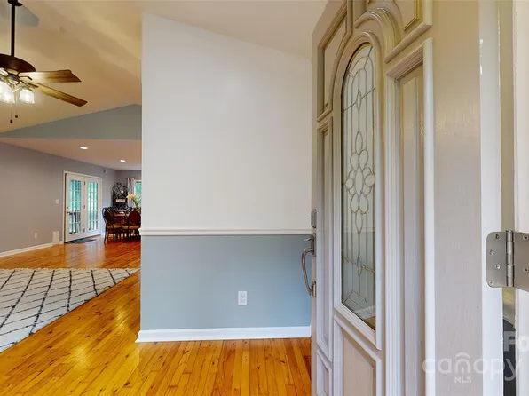 152 Crosswick Ln, Hendersonville, NC 28739