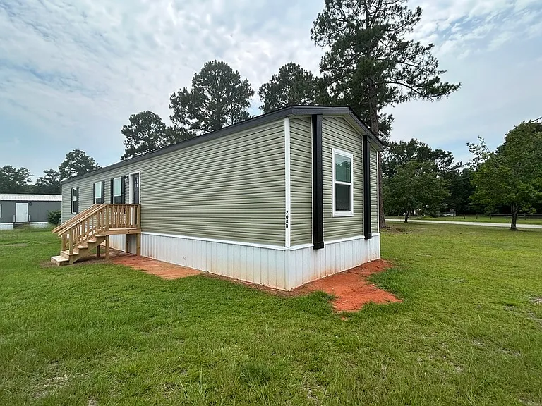 204B Sussex Dr — Photo 2