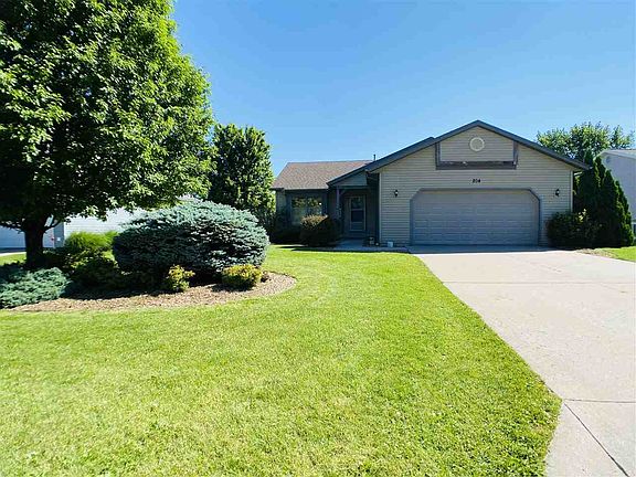 2nd image of 204 Tracy Ln