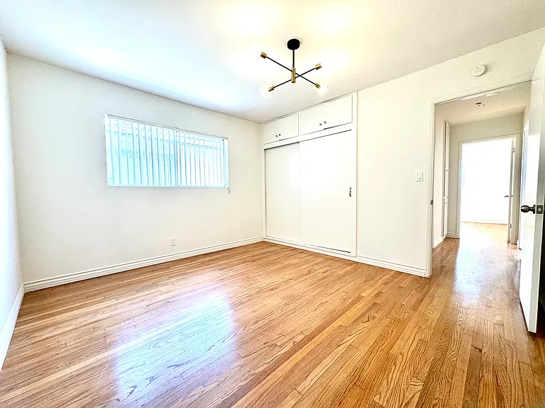 210 E Marshall St #C — Photo 15