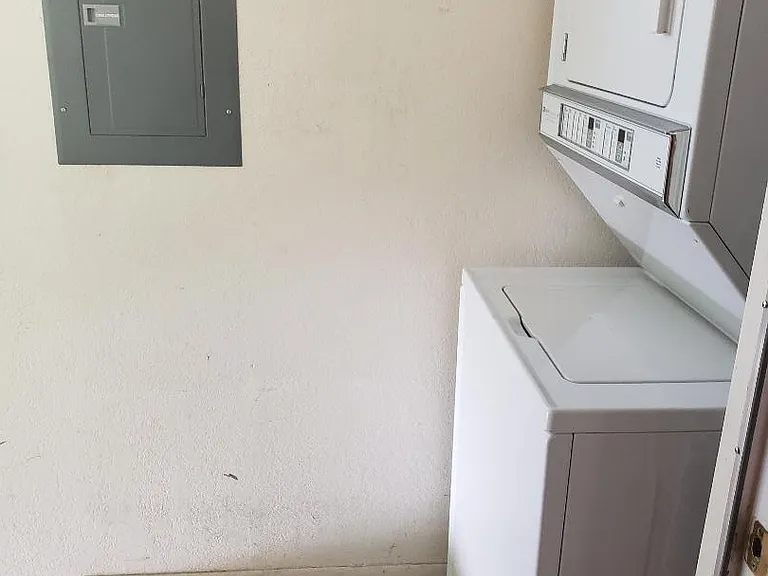 1650 Smoketree Ave S #220 — Photo 20