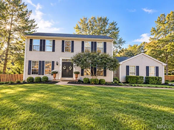 8 Windfall Ridge Ct, Chesterfield, MO 63005