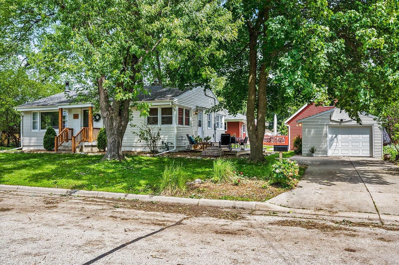 352 West 4th STREET, Oconomowoc, WI 53066 Zillow