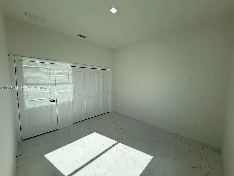 1121 Florence St E — Photo 28