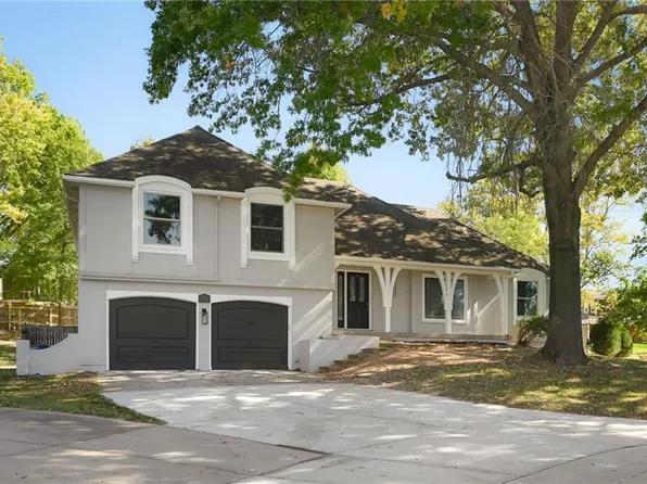 10251 Rosewood St, Overland Park, KS 66207