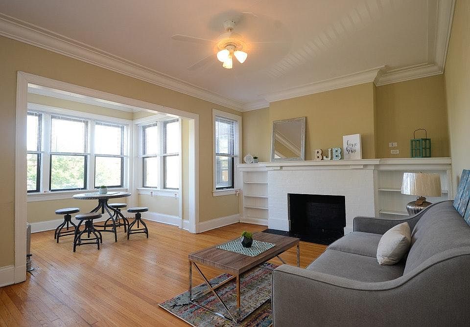 1st image of 622 Hinman Ave APT 2