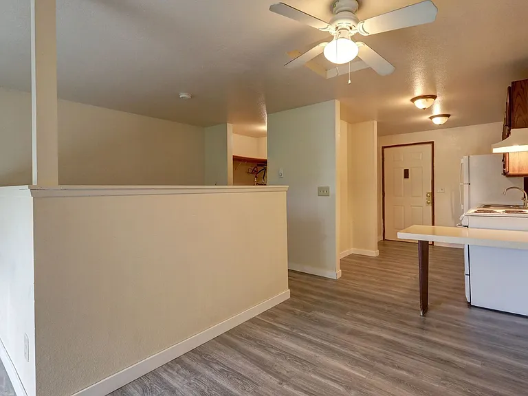 648 S 152nd St #6 — Photo 7
