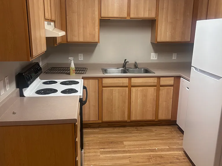 406 W Pine St — Photo 4