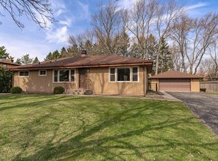 352 67th St, Willowbrook, IL 60527