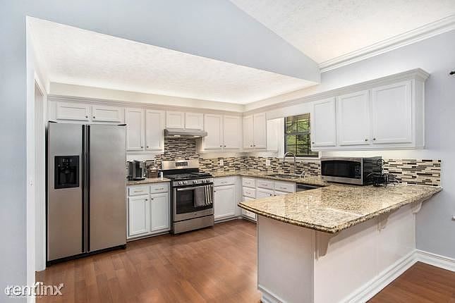 1st image of 15R Woodberry Ct