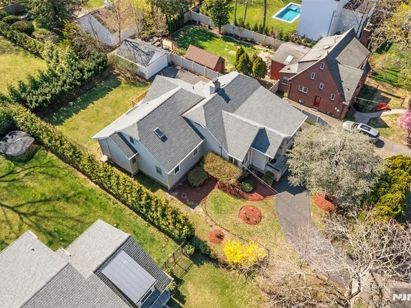 19 Central Ave, Demarest, NJ 07627