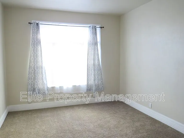 715 W 10th St #1 — Photo 2