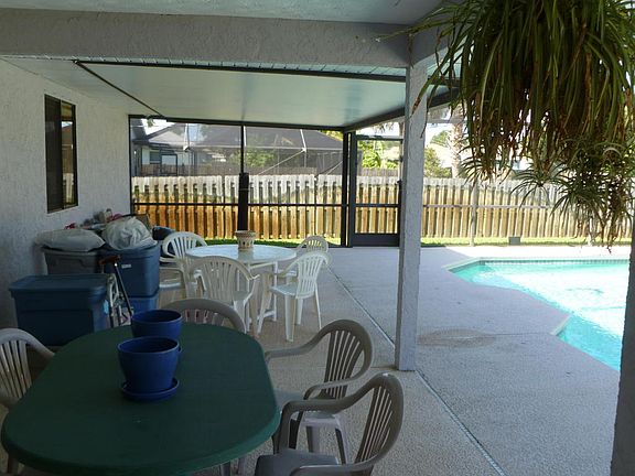 Home For Sale In Port saint lucie