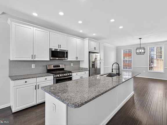 5th image of 22540 Cambridgeport Sq