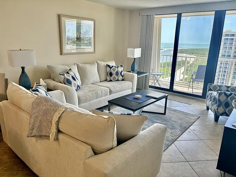 320 Seaview Ct #1710 — Photo 2