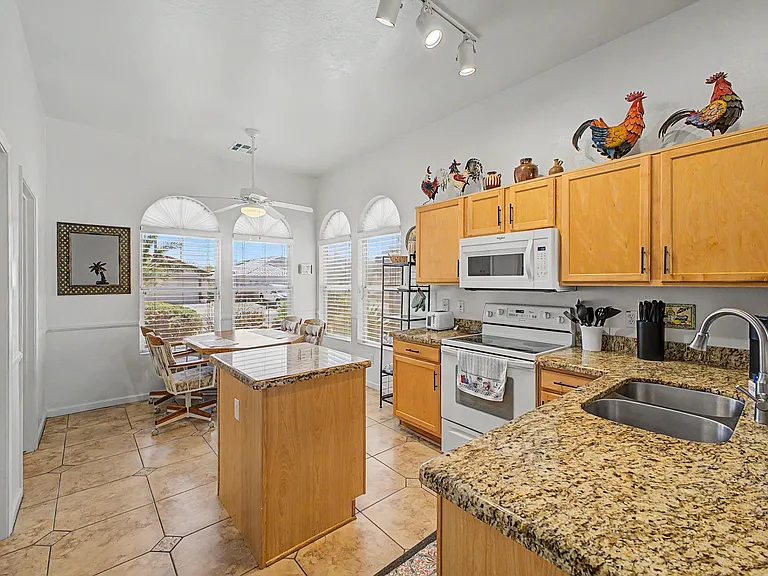 23086 W Arrow Dr — Photo 9