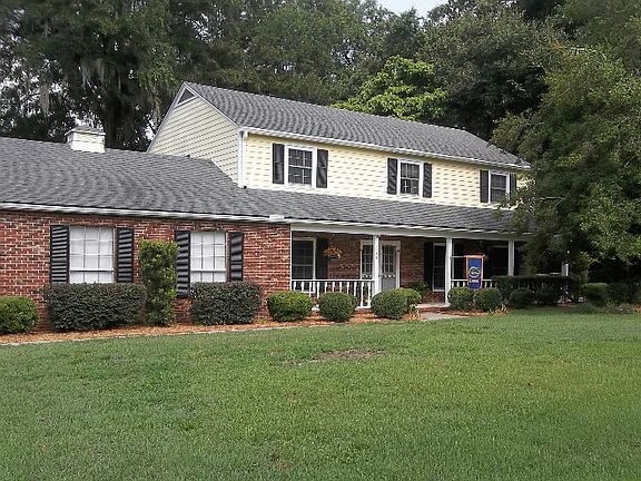 4th image of 588 NW Fairway Dr