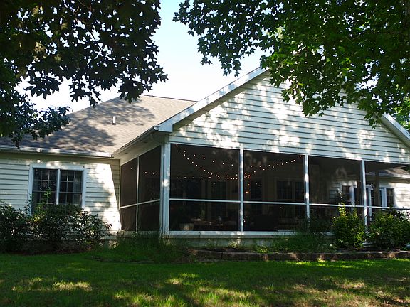 3rd image of 8 Boisenberry Ln