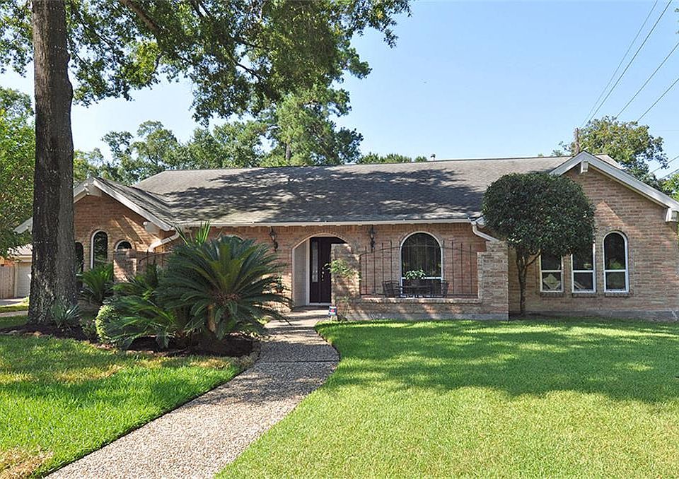 1st image of 2302 Pine Terrace Dr