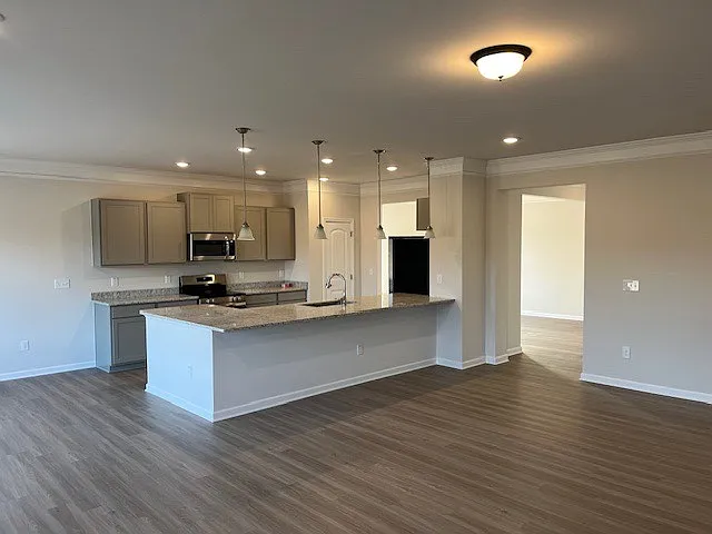 3 bed, 2465 sqft, $2,995 — Photo 2