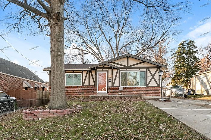 1st image of 7823 Clevedon St