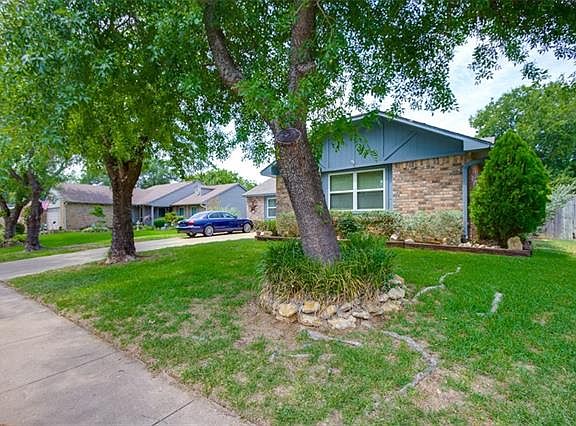2nd image of 2521 Cherry Blossom Ln