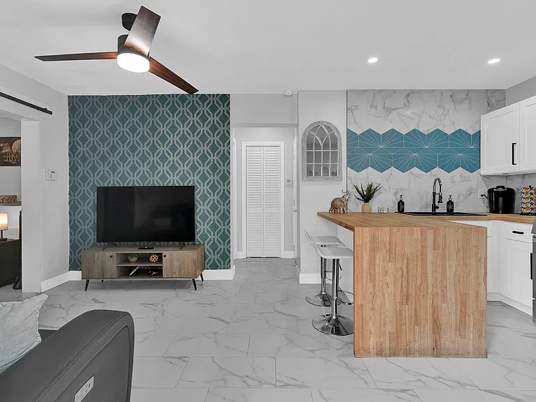 2440 SW 19th Ave #REAR — Photo 8