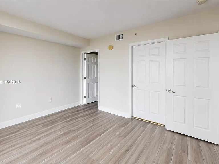 900 SW 8th St #1110 — Photo 8