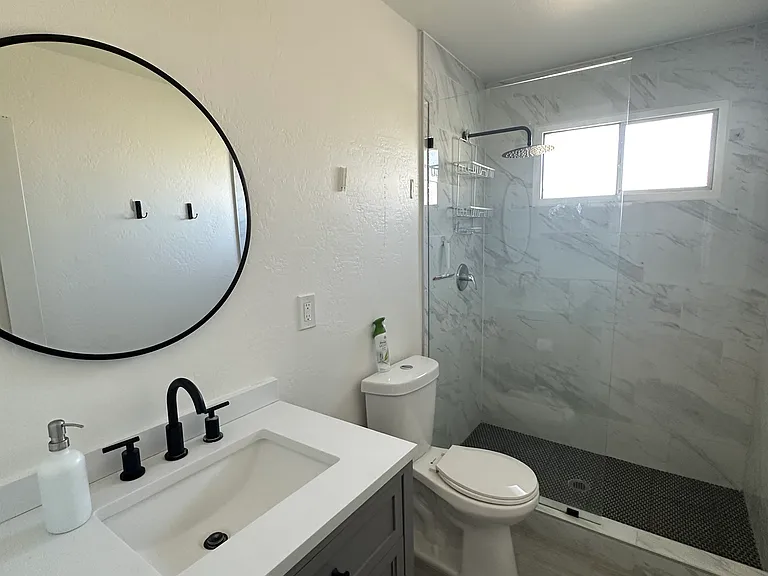 1016 W 12th St — Photo 9