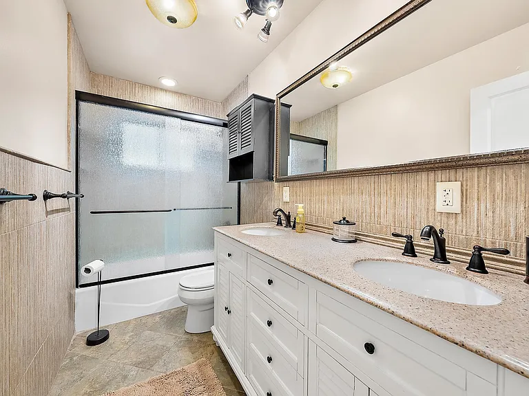 7424 Venetian Way — Photo 26